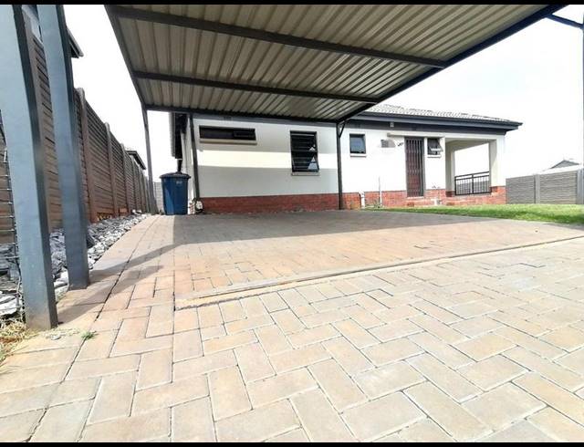 3 BEDROOM PROPERTY TO RENT IN LOTUS GARDENS